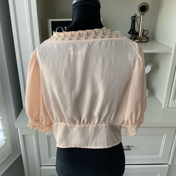 URBAN OUTFITTERS Isabella Lace Trim Satin Blouse Blush Peach Short Sleeve SZ Med - Picture 14 of 16